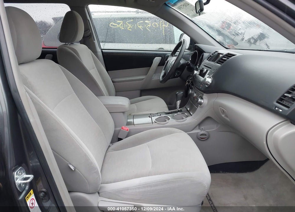 2011 TOYOTA HIGHLANDER SE VIN: 5TDBK3EH1BS041062
