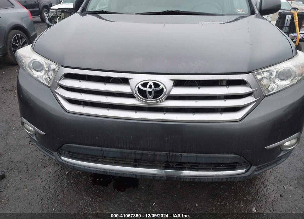2011 TOYOTA HIGHLANDER SE VIN: 5TDBK3EH1BS041062