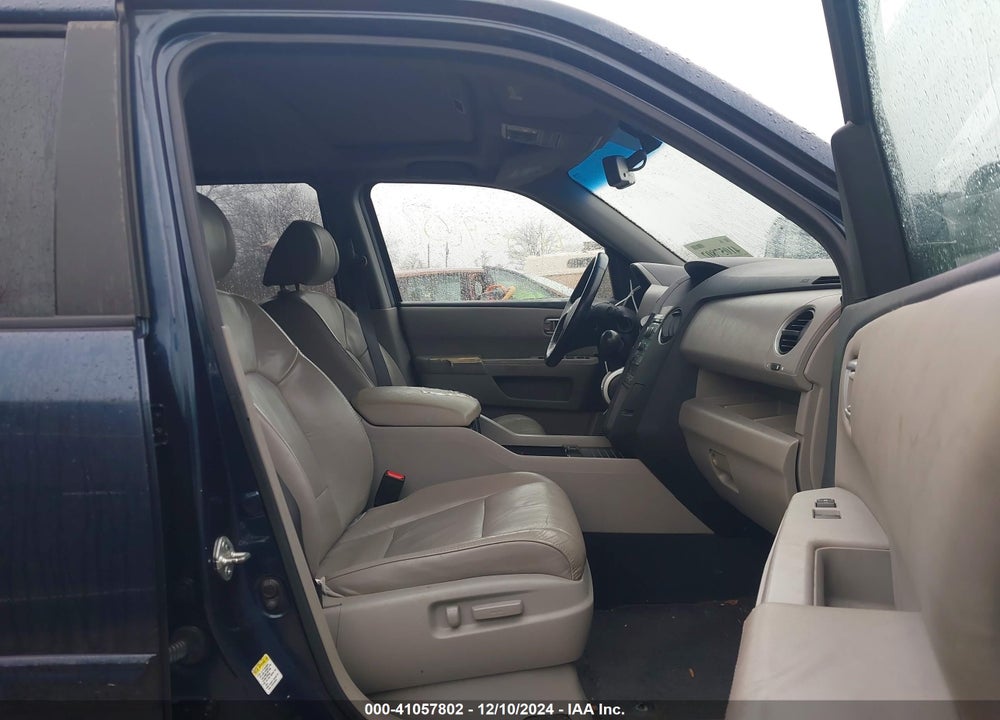 2011 HONDA PILOT EX-L VIN: 5FNYF4H58BB038752
