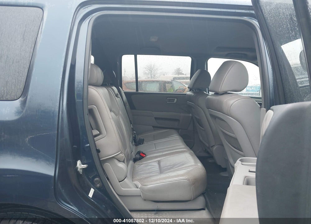 2011 HONDA PILOT EX-L VIN: 5FNYF4H58BB038752