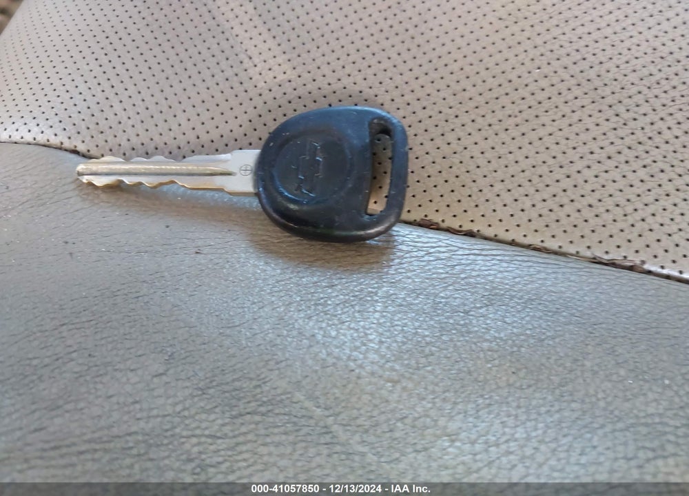 2010 CHEVROLET SUBURBAN 1500 LTZ VIN: 1GNUCKE0XAR196997