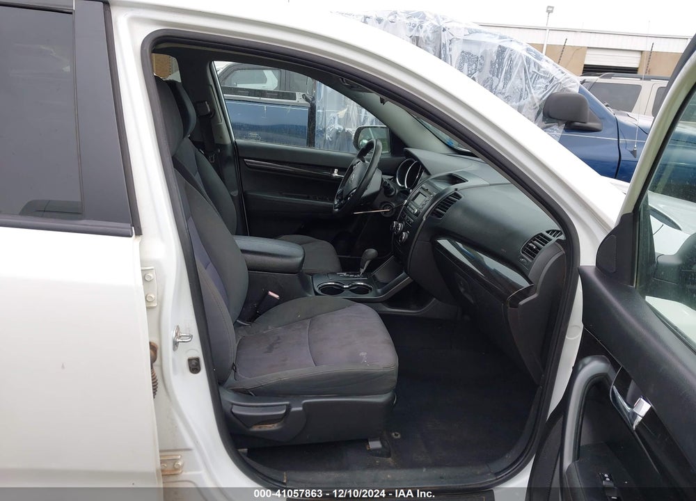 2012 KIA SORENTO LX VIN: 5XYKT3A15CG262331