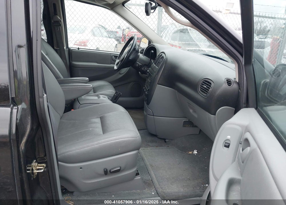 2005 DODGE GRAND CARAVAN SXT VIN: 2D4GP44LX5R216721