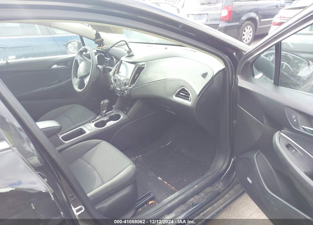 2018 CHEVROLET CRUZE LT AUTO VIN: 1G1BE5SM8J7216560