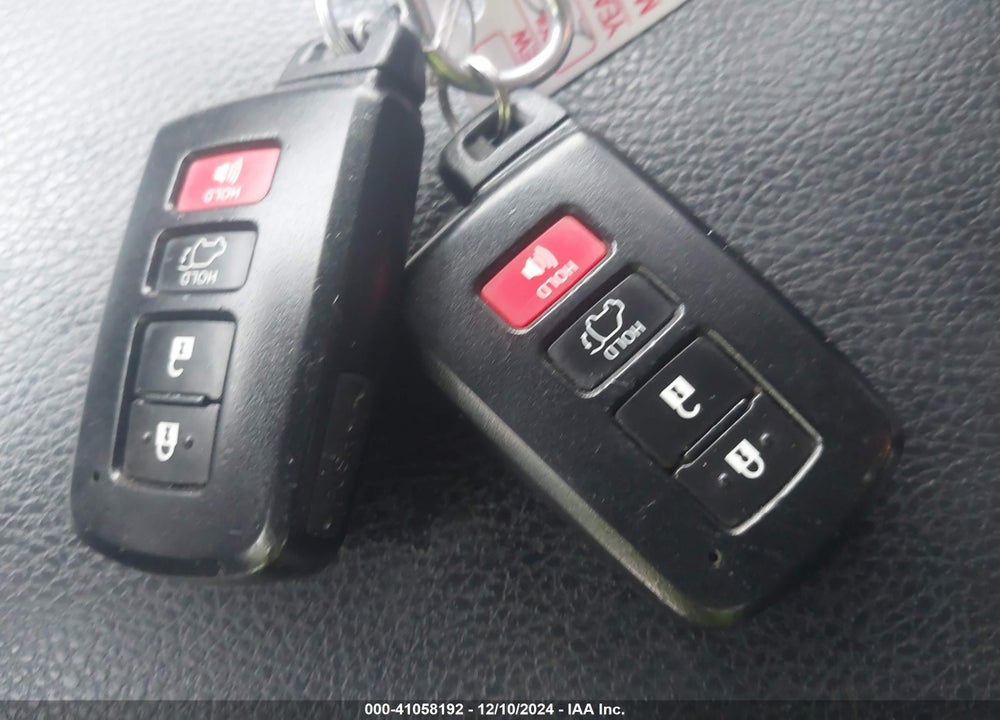 2017 TOYOTA RAV4 XLE VIN: JTMRFREV9HJ706436
