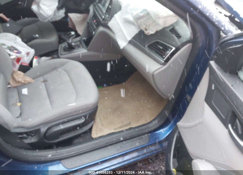 2018 HYUNDAI ELANTRA SEL VIN: 5NPD84LF4JH240870