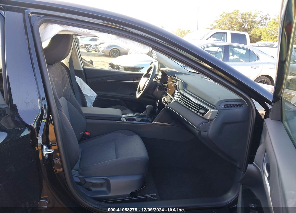 2025 TOYOTA CAMRY LE VIN: 4T1DAACKXSU546684