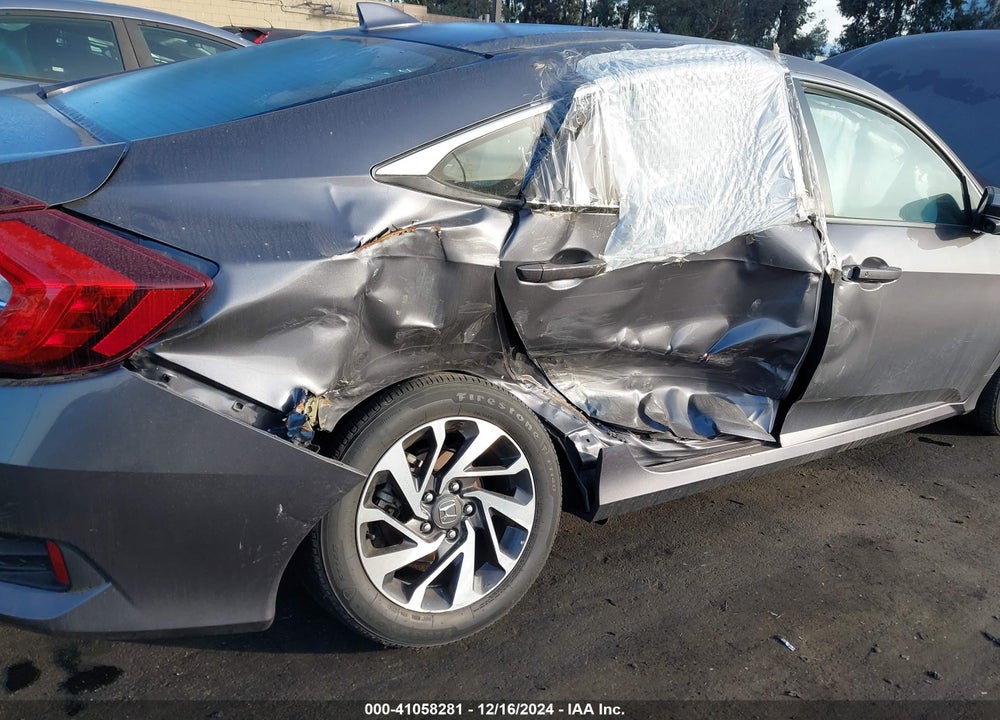 2018 HONDA CIVIC EX VIN: 2HGFC2F72JH578195