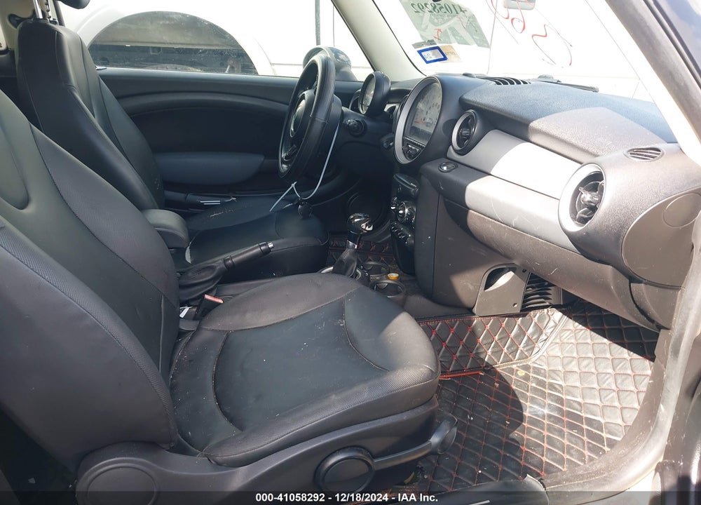 2011 MINI COOPER VIN: WMWSU3C5XBT098930