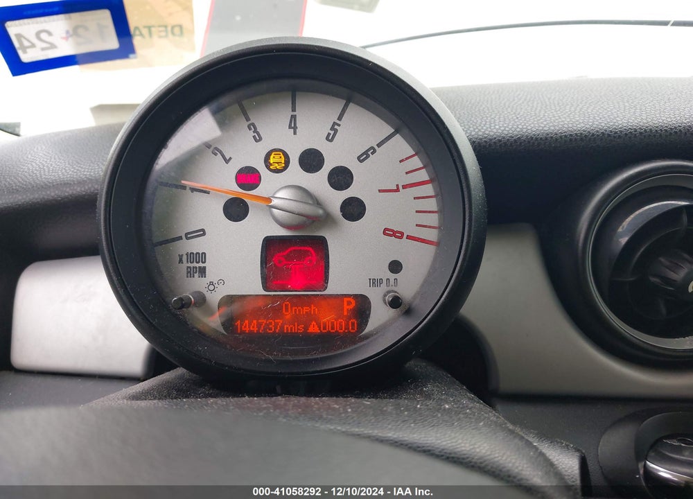 2011 MINI COOPER VIN: WMWSU3C5XBT098930