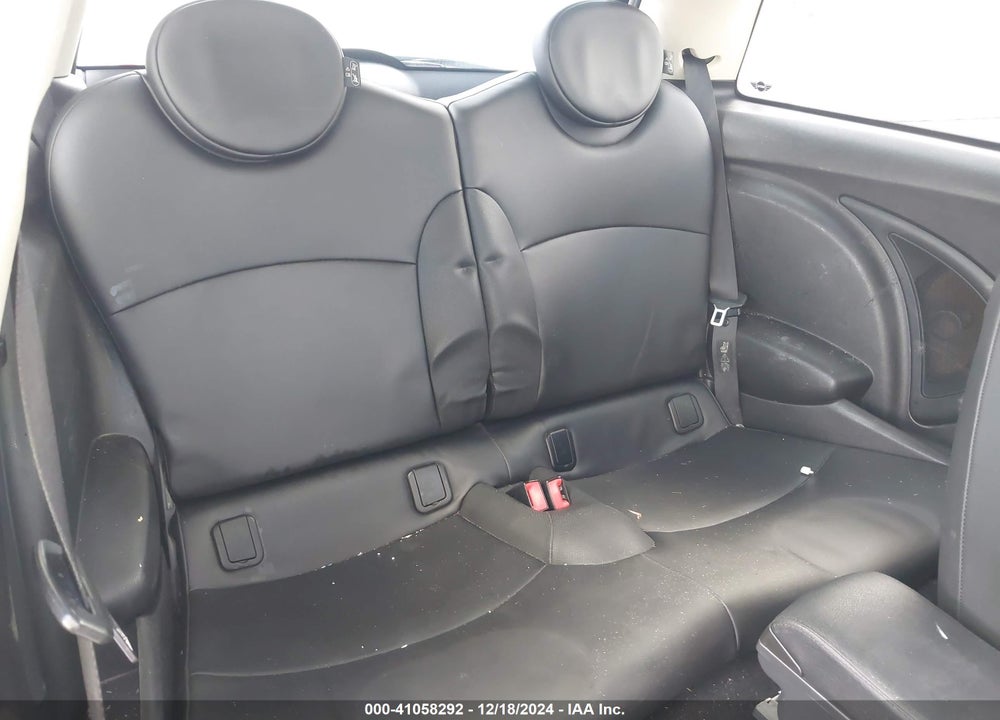 2011 MINI COOPER VIN: WMWSU3C5XBT098930