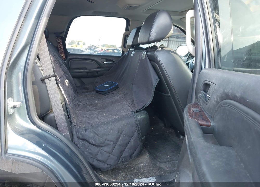 2008 GMC YUKON DENALI VIN: 1GKFK63848J240946