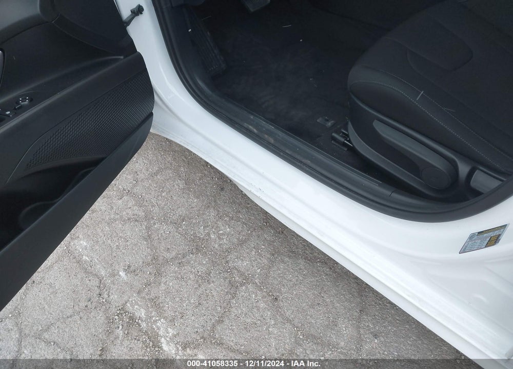 2023 HYUNDAI ELANTRA HYBRID VIN: KMHLM4AJ3PU070882