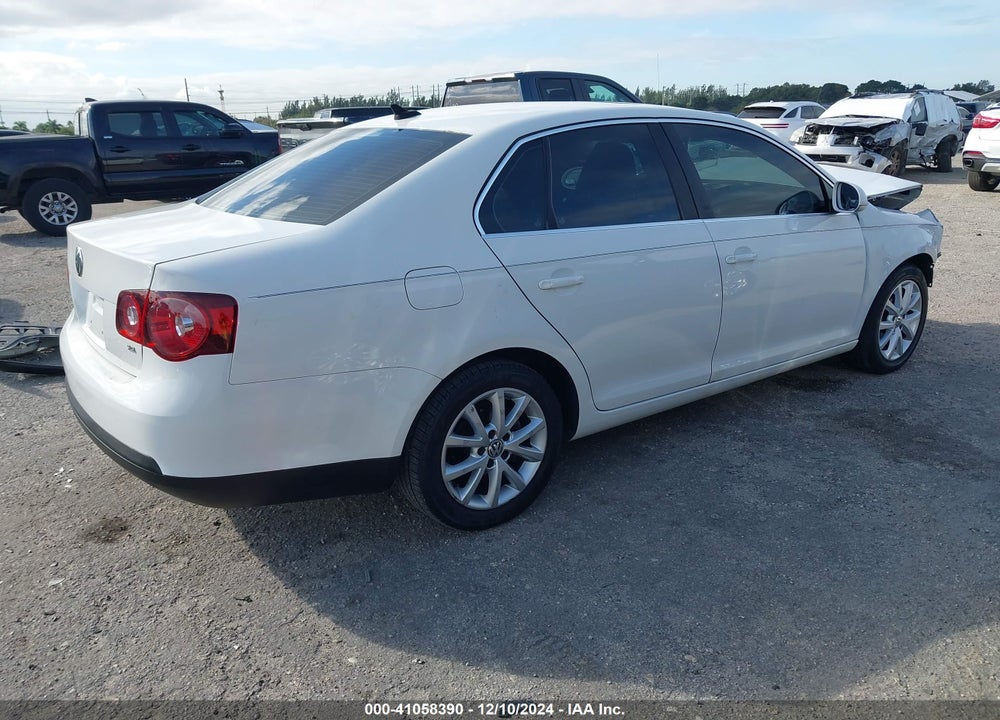 2010 VOLKSWAGEN JETTA SE VIN: 3VWRX7AJ0AM035944