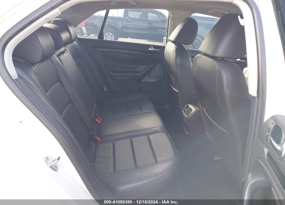 2010 VOLKSWAGEN JETTA SE VIN: 3VWRX7AJ0AM035944