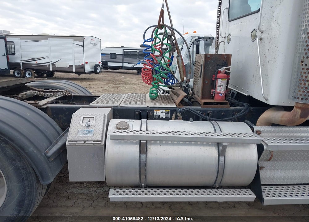 2008 KENWORTH CONSTRUCTION T800 VIN: 1XKDDB9X68J225499