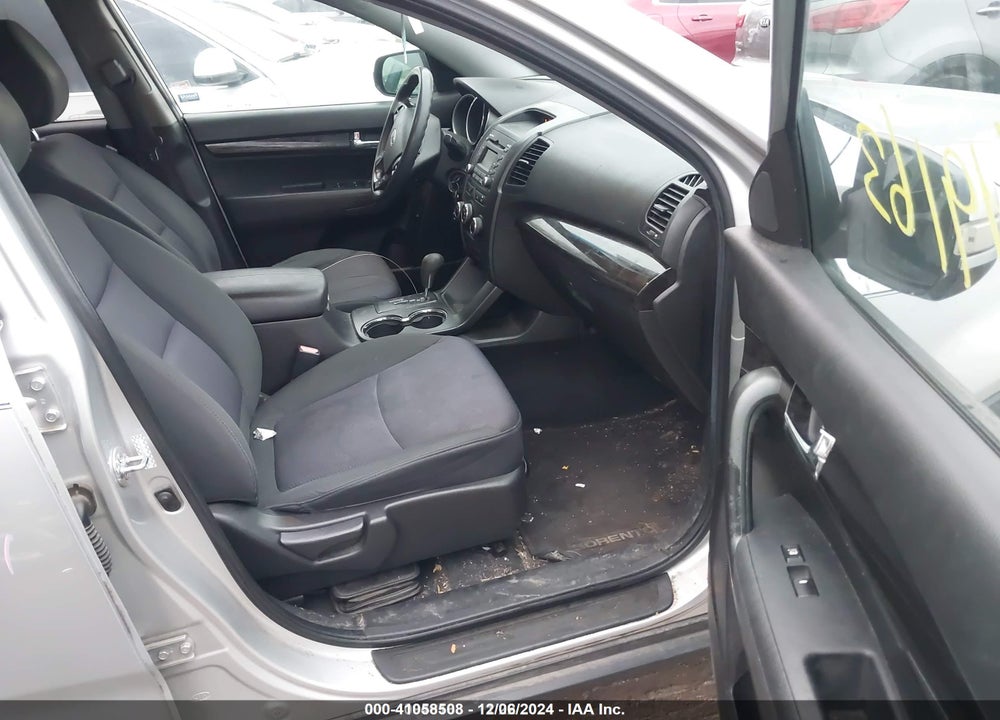 2011 KIA SORENTO LX VIN: 5XYKT3A12BG053594
