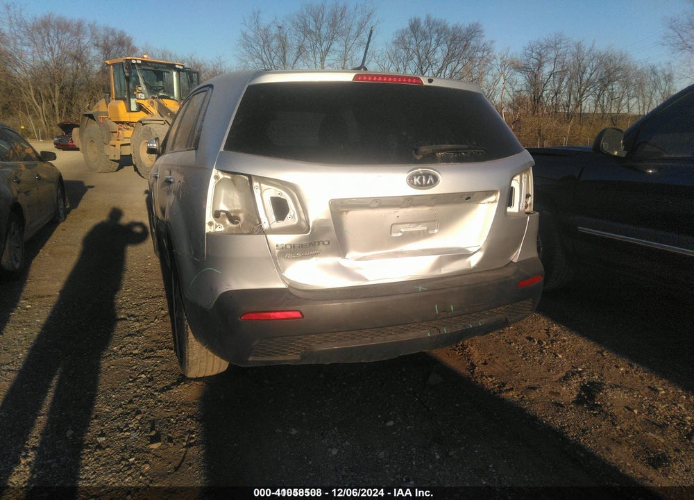 2011 KIA SORENTO LX VIN: 5XYKT3A12BG053594