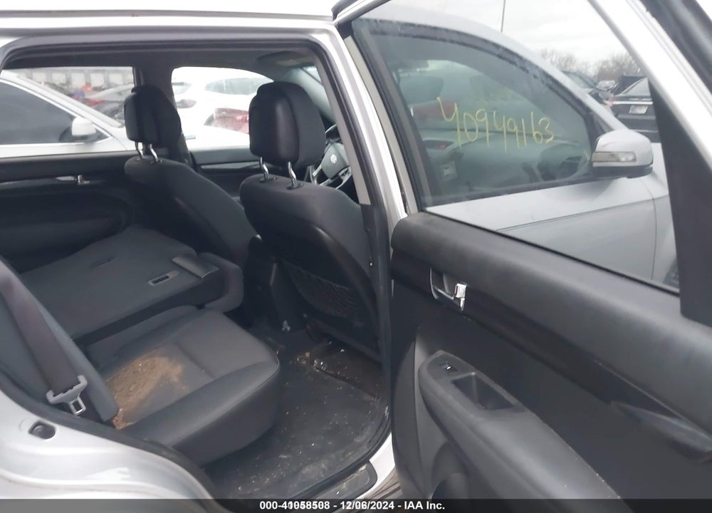 2011 KIA SORENTO LX VIN: 5XYKT3A12BG053594