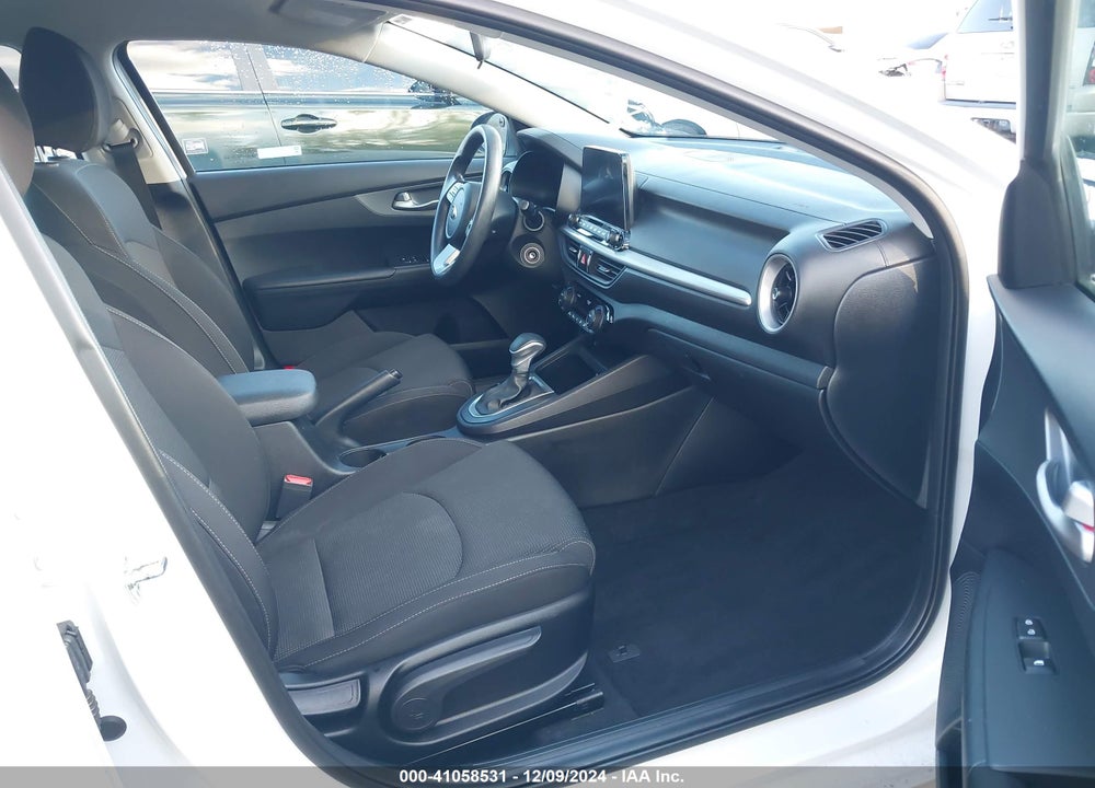2019 KIA FORTE LXS VIN: 3KPF24AD9KE044568