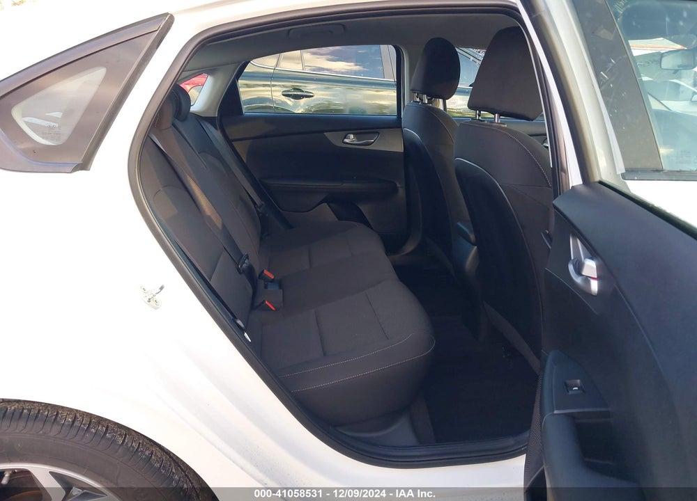 2019 KIA FORTE LXS VIN: 3KPF24AD9KE044568