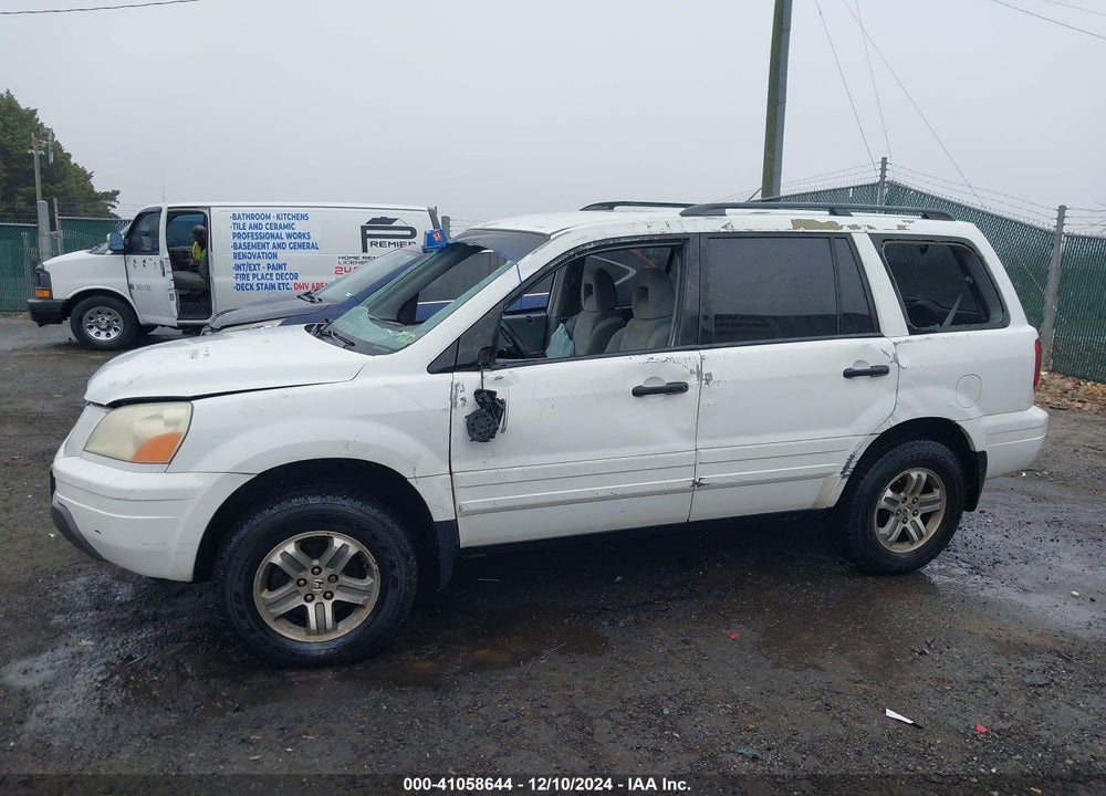 2005 HONDA PILOT EX VIN: 5FNYF18465B000365