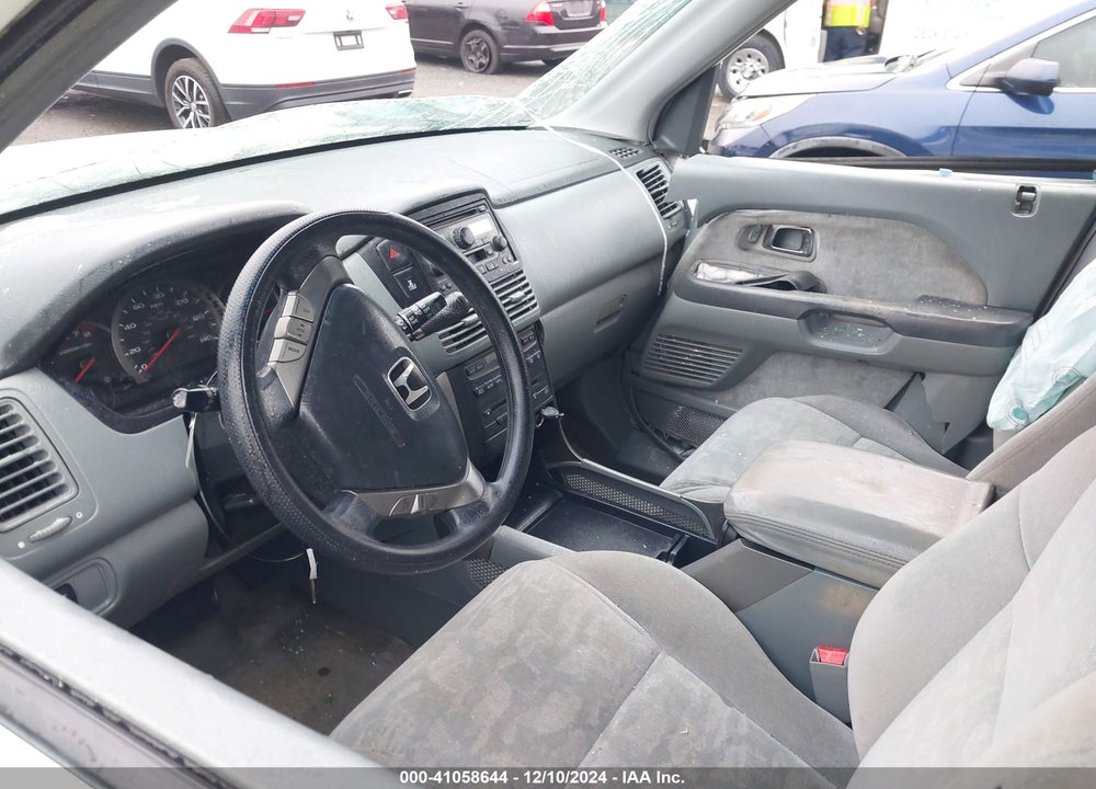 2005 HONDA PILOT EX VIN: 5FNYF18465B000365