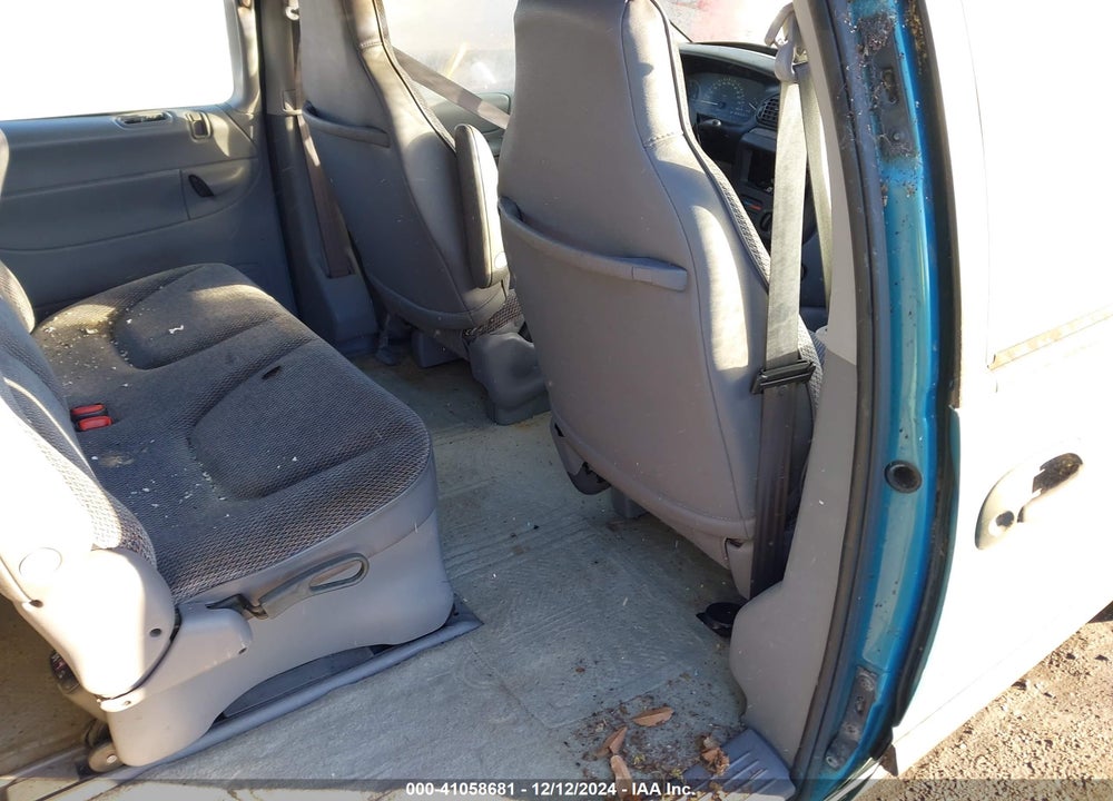 1996 PLYMOUTH VOYAGER VIN: 2P4FP2537TR827763