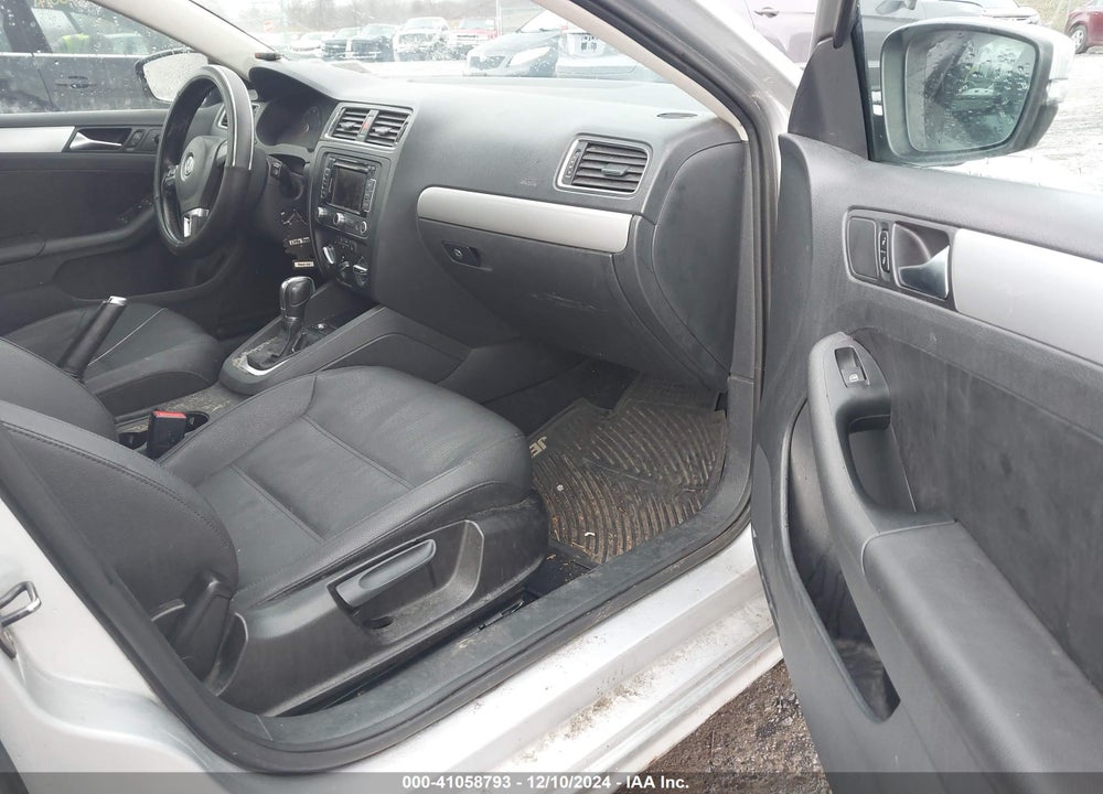 2011 VOLKSWAGEN JETTA 2.5L SEL VIN: 3VWLZ7AJ4BM354653