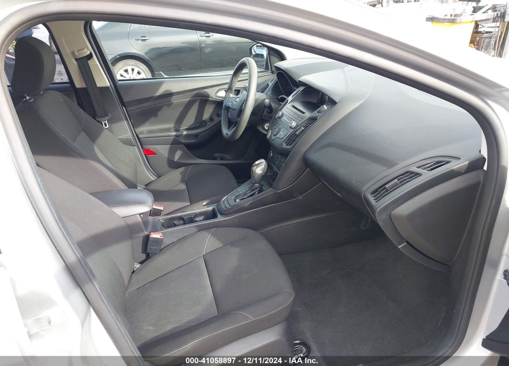 2015 FORD FOCUS SE VIN: 1FADP3F23FL205560