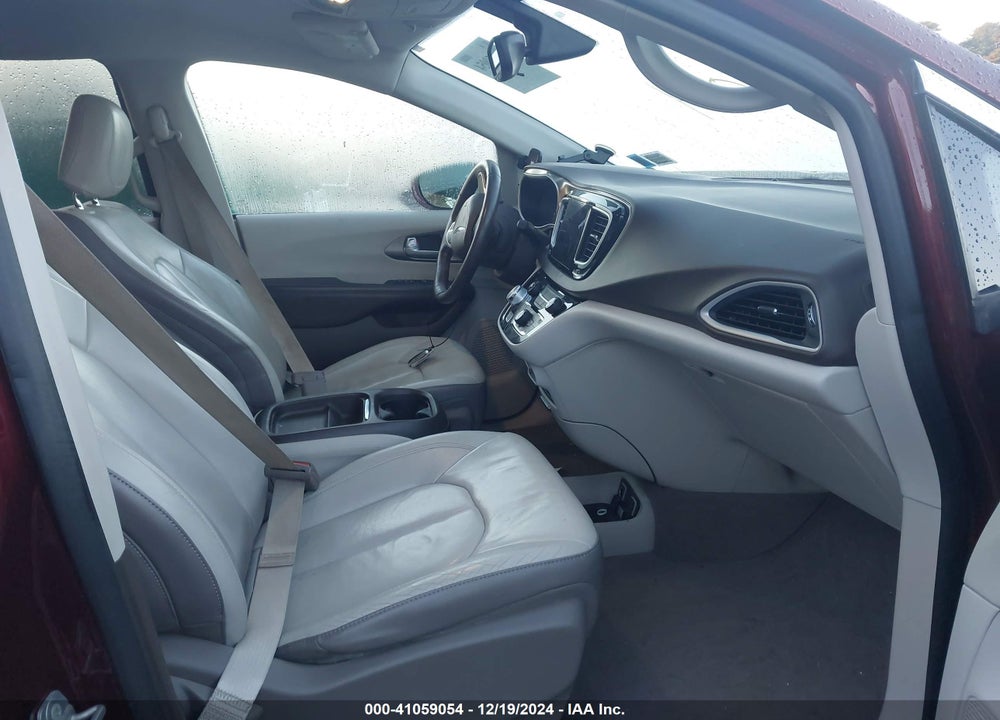 2017 CHRYSLER PACIFICA TOURING L VIN: 2C4RC1BG0HR610917