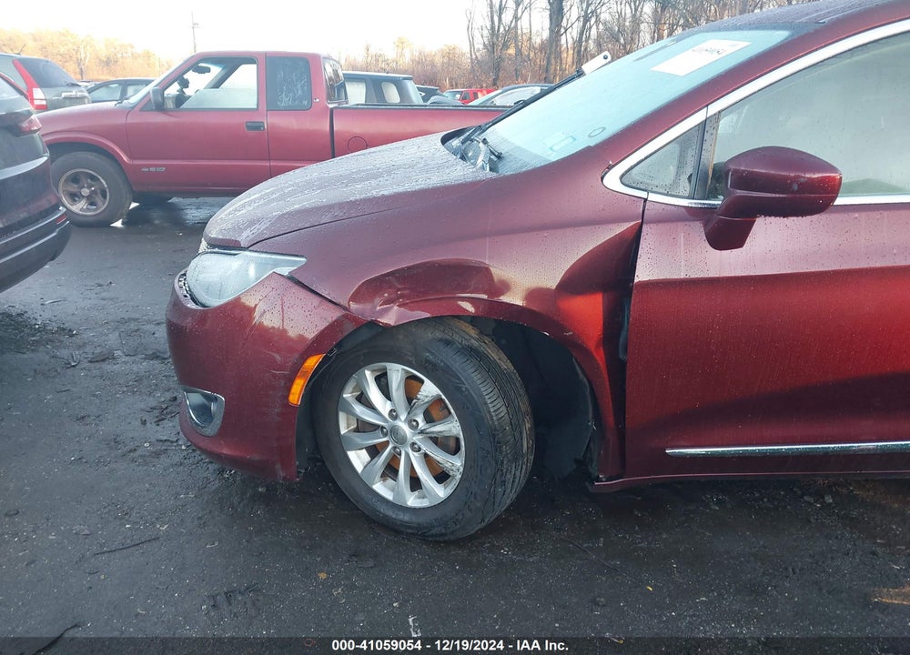 2017 CHRYSLER PACIFICA TOURING L VIN: 2C4RC1BG0HR610917