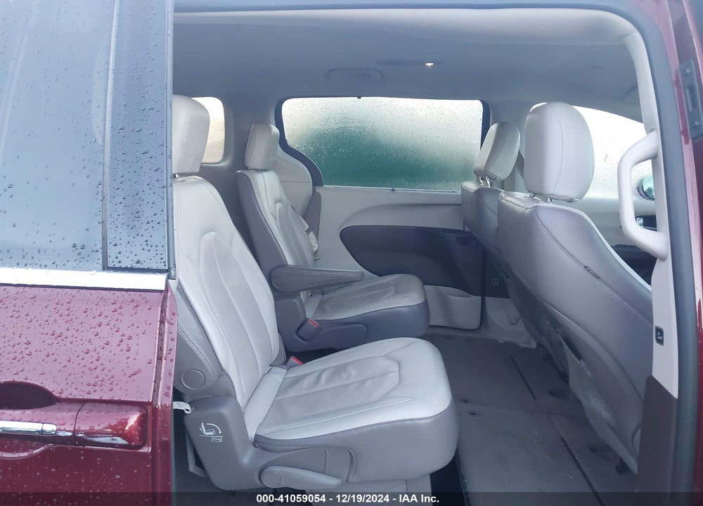 2017 CHRYSLER PACIFICA TOURING L VIN: 2C4RC1BG0HR610917