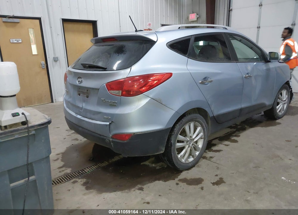 2010 HYUNDAI TUCSON LIMITED VIN: KM8JUCAC2AU082936