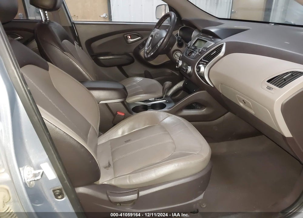 2010 HYUNDAI TUCSON LIMITED VIN: KM8JUCAC2AU082936