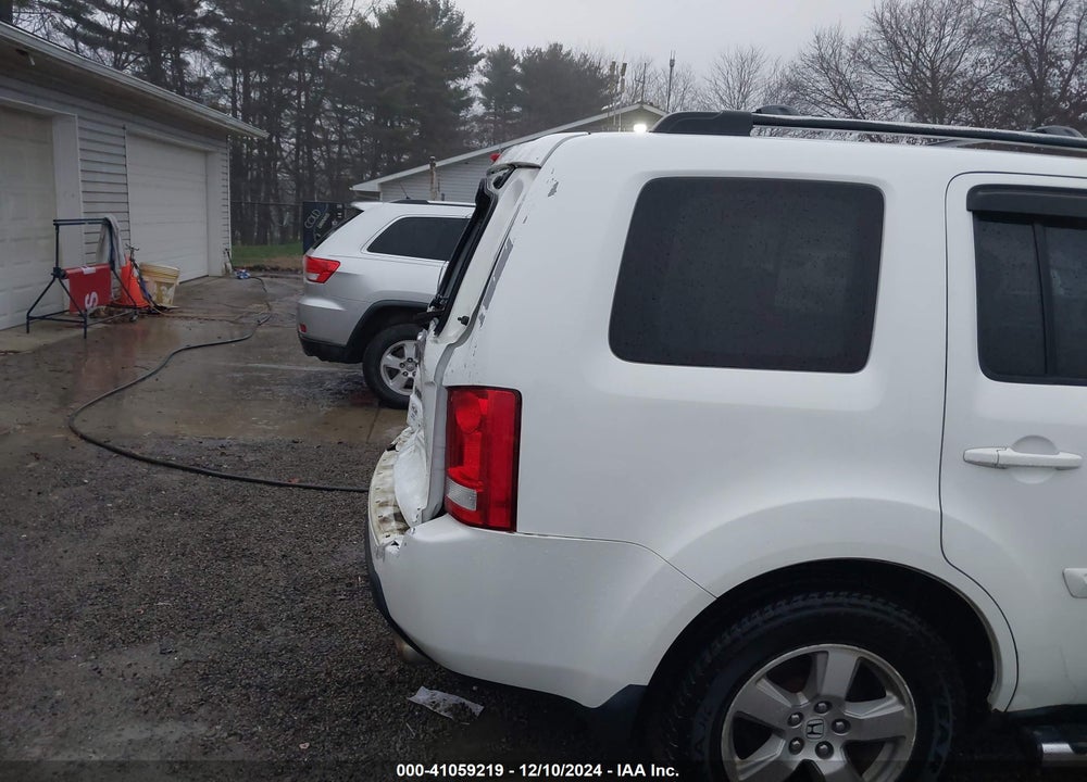 2009 HONDA PILOT EX-L VIN: 5FNYF48679B011142