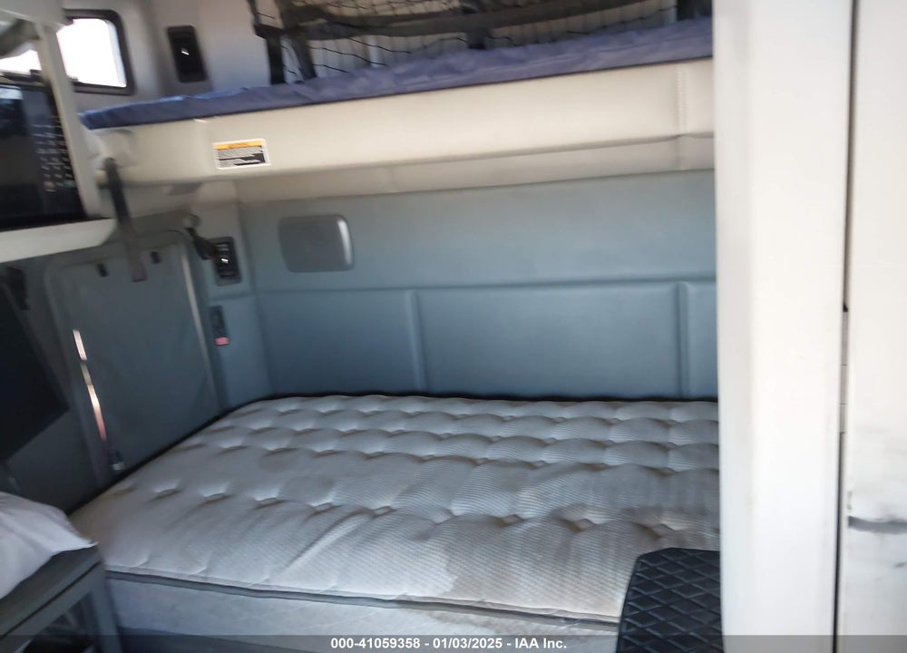 2018 KENWORTH T680 VIN: 1XKYDP9X9JJ203954