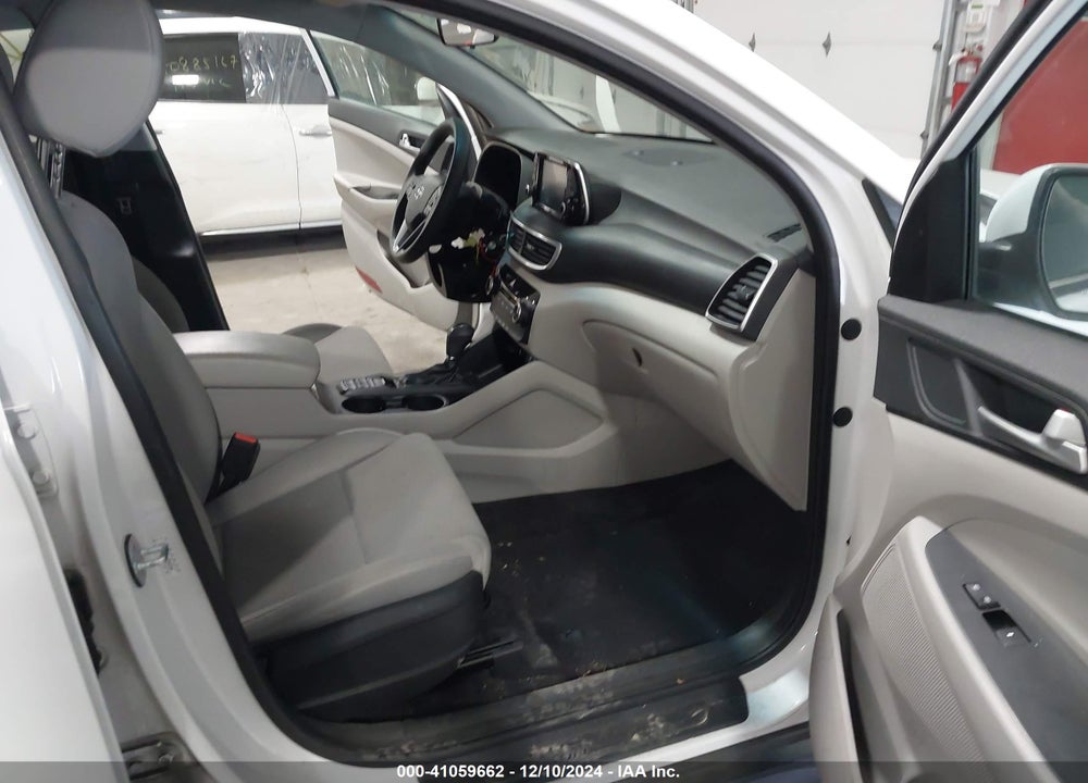 2019 HYUNDAI TUCSON SE VIN: KM8J2CA41KU956760