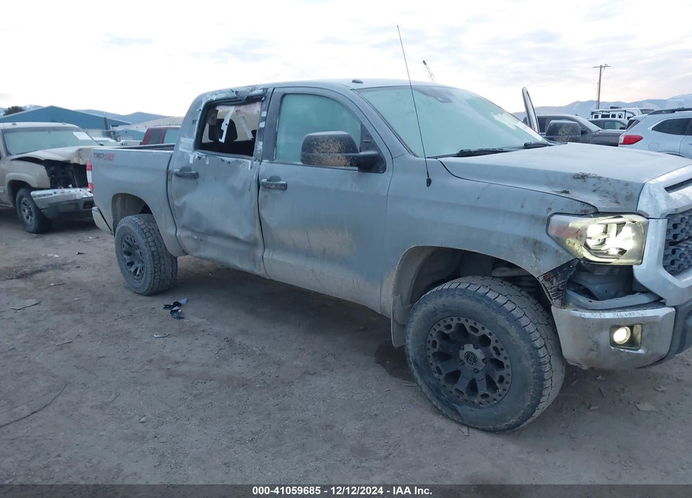 2018 TOYOTA TUNDRA SR5 5.7L V8 VIN: 5TFDY5F17JX707192