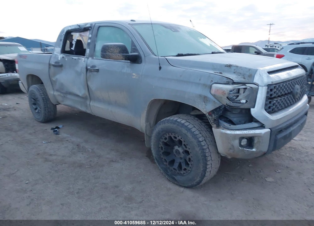 2018 TOYOTA TUNDRA SR5 5.7L V8 VIN: 5TFDY5F17JX707192