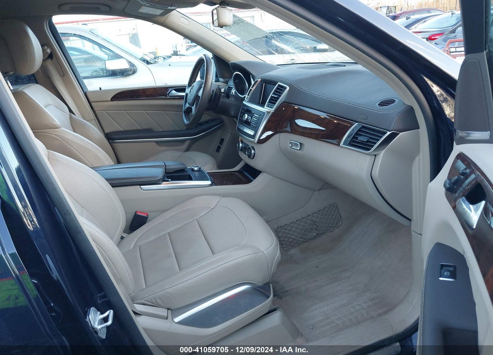 2016 MERCEDES-BENZ GL 550 VIN: 4JGDF7DE2GA661379