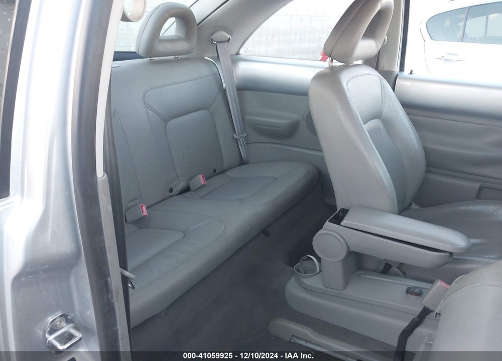 2002 VOLKSWAGEN NEW BEETLE GLX VIN: 3VWDD21C32M423677