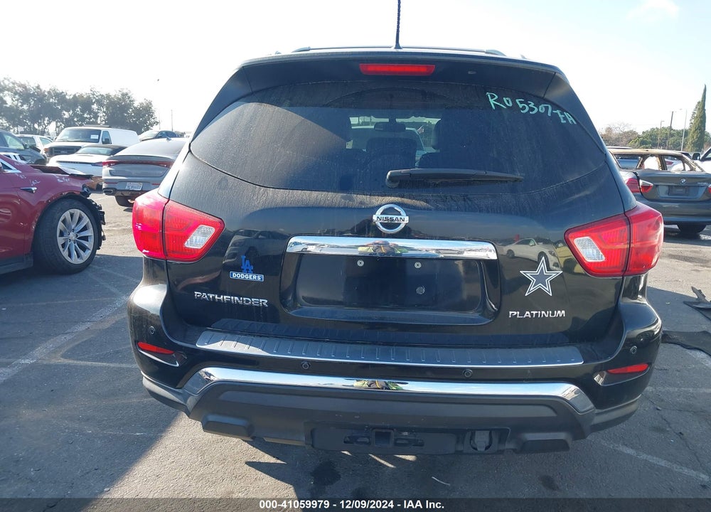 2018 NISSAN PATHFINDER PLATINUM VIN: 5N1DR2MNXJC649132