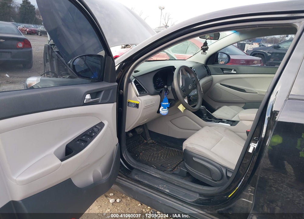 2018 HYUNDAI TUCSON SE VIN: KM8J23A48JU691916