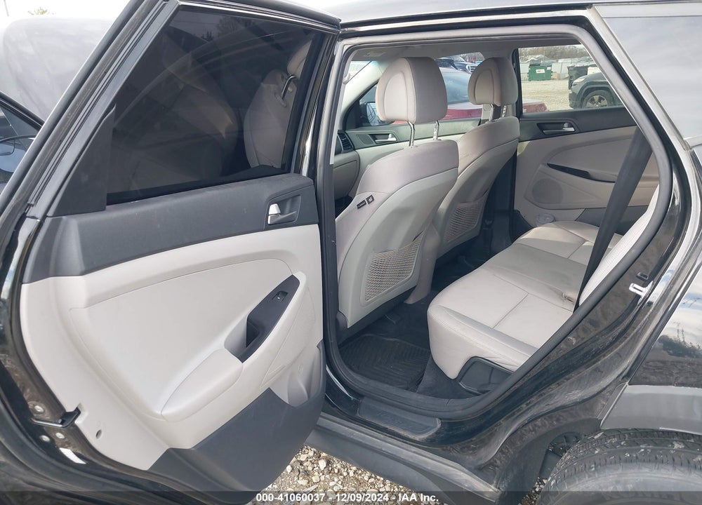 2018 HYUNDAI TUCSON SE VIN: KM8J23A48JU691916