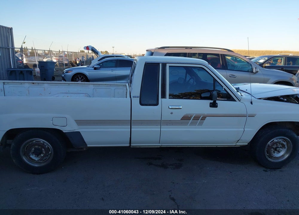 1986 TOYOTA PICKUP XTRACAB RN70 DLX VIN: JT4RN70D2G0024962