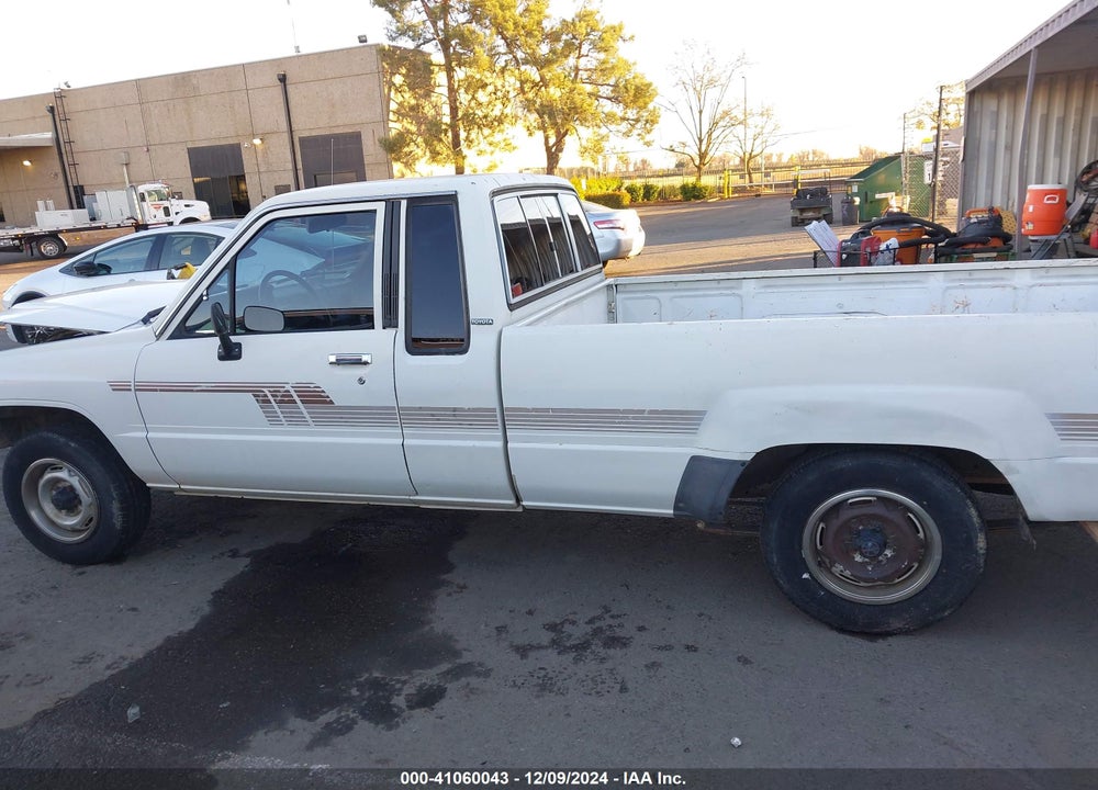 1986 TOYOTA PICKUP XTRACAB RN70 DLX VIN: JT4RN70D2G0024962