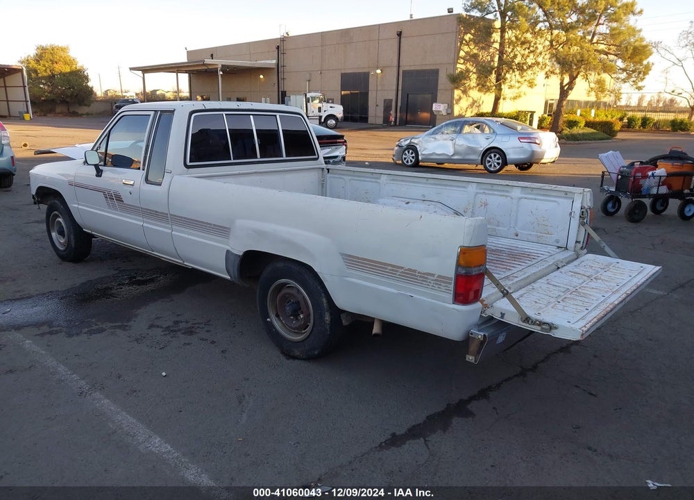 1986 TOYOTA PICKUP XTRACAB RN70 DLX VIN: JT4RN70D2G0024962