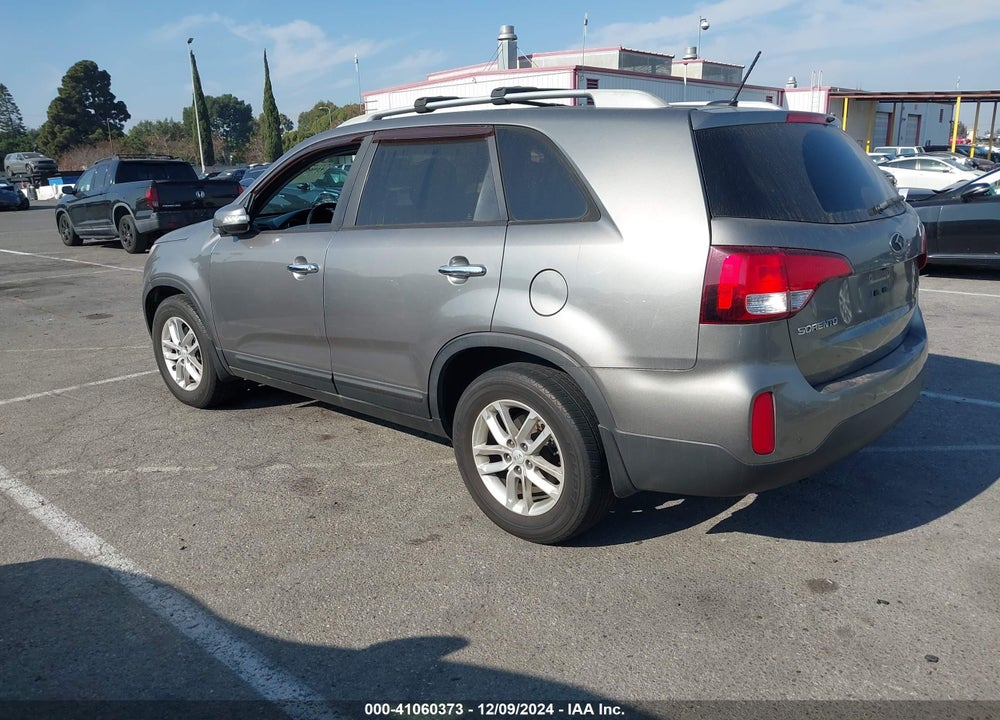 2015 KIA SORENTO LX VIN: 5XYKT4A67FG637562