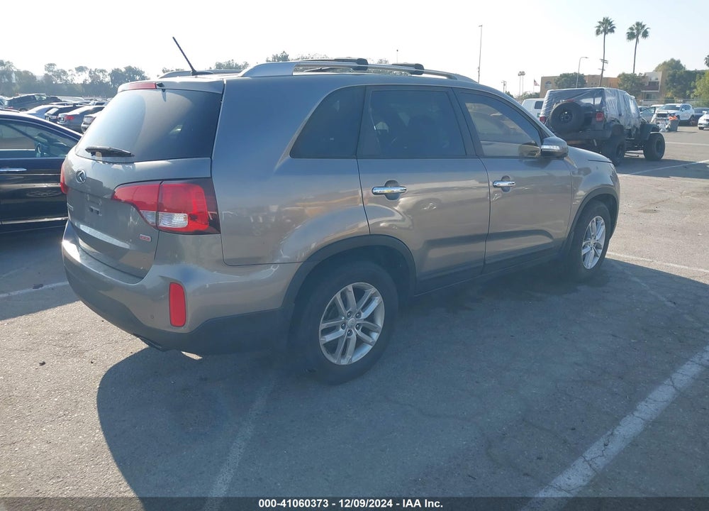 2015 KIA SORENTO LX VIN: 5XYKT4A67FG637562